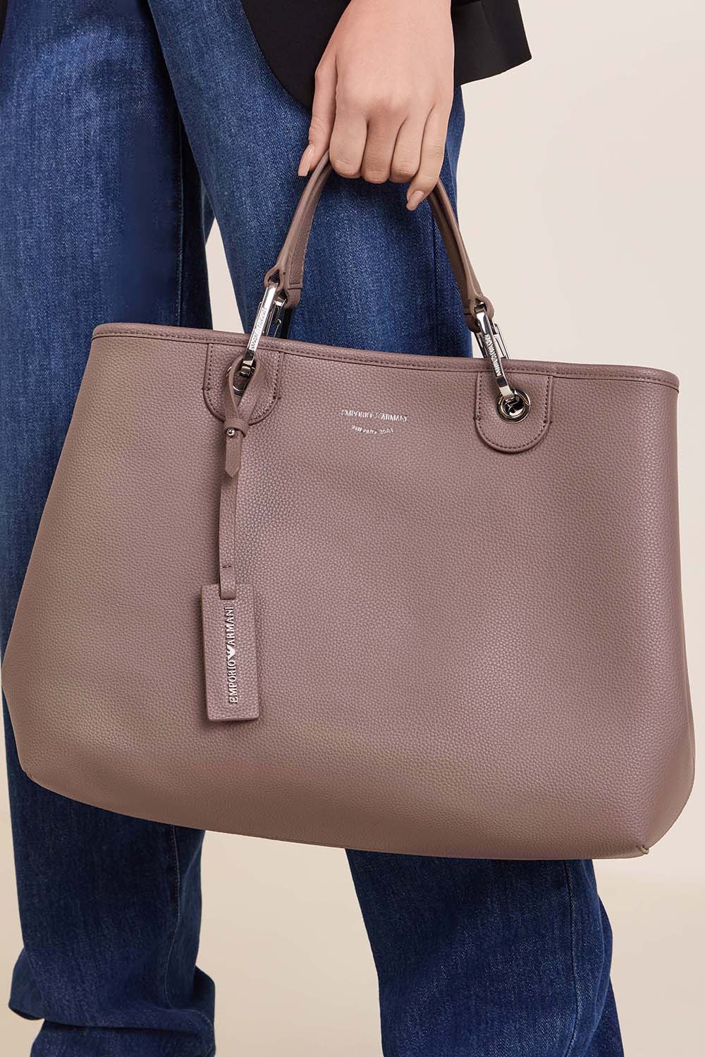 תמונת כל הלוק של תיק נשיאה מדיום